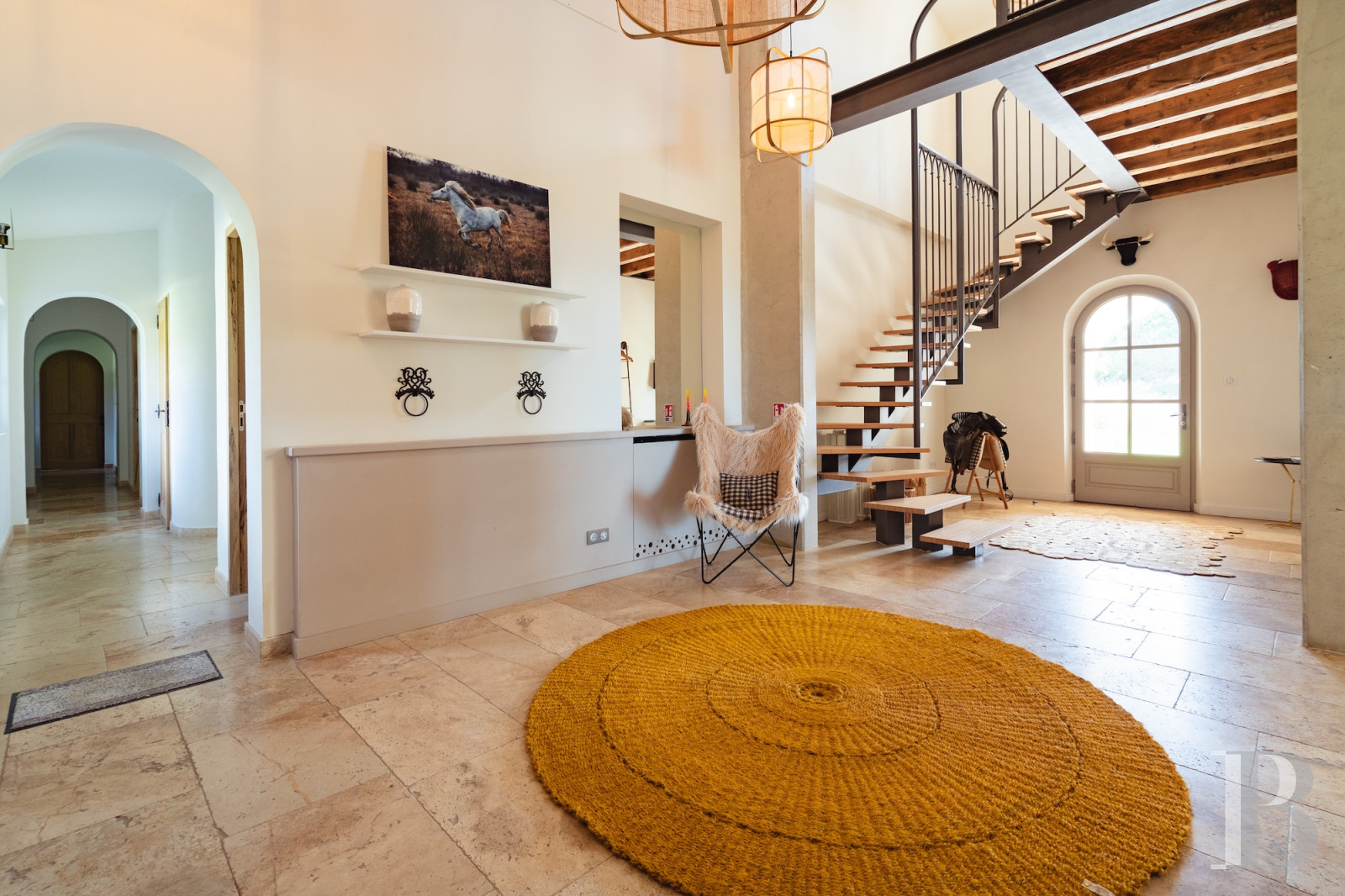 A farmhouse set amidst the marshes north of Saintes-Maries-de-la-Mer, in the Camargue - photo  n°8